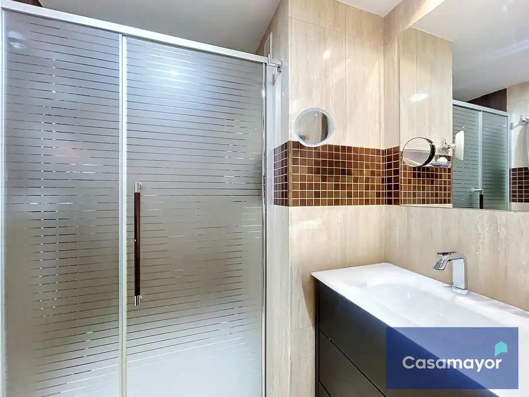 Baño de Piso en venta en Alicante / Alacant con Aire acondicionado, Calefacción y Trastero