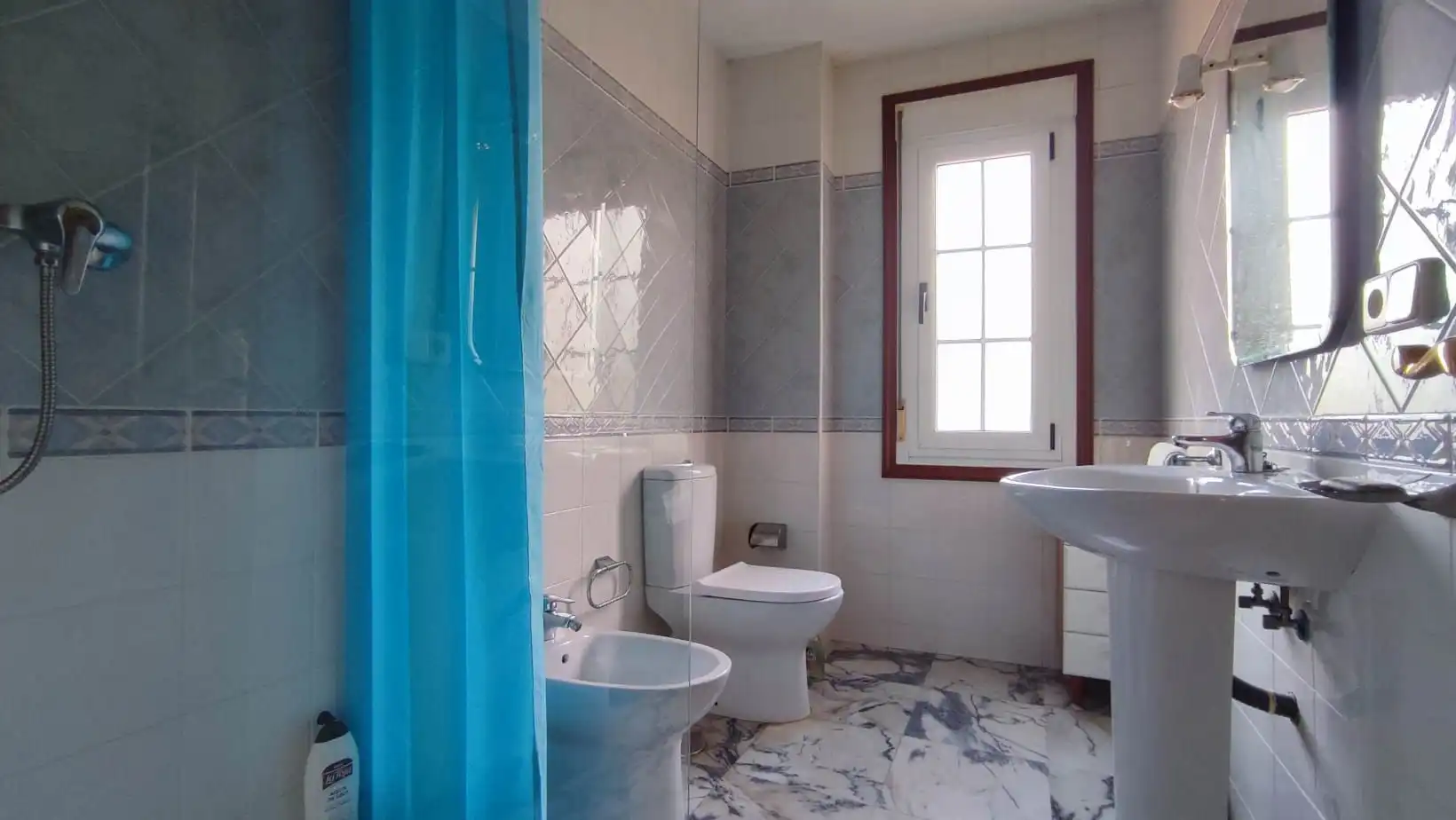 Baño de Casa o chalet de alquiler en Oleiros con Jardín privado, Terraza y Amueblado