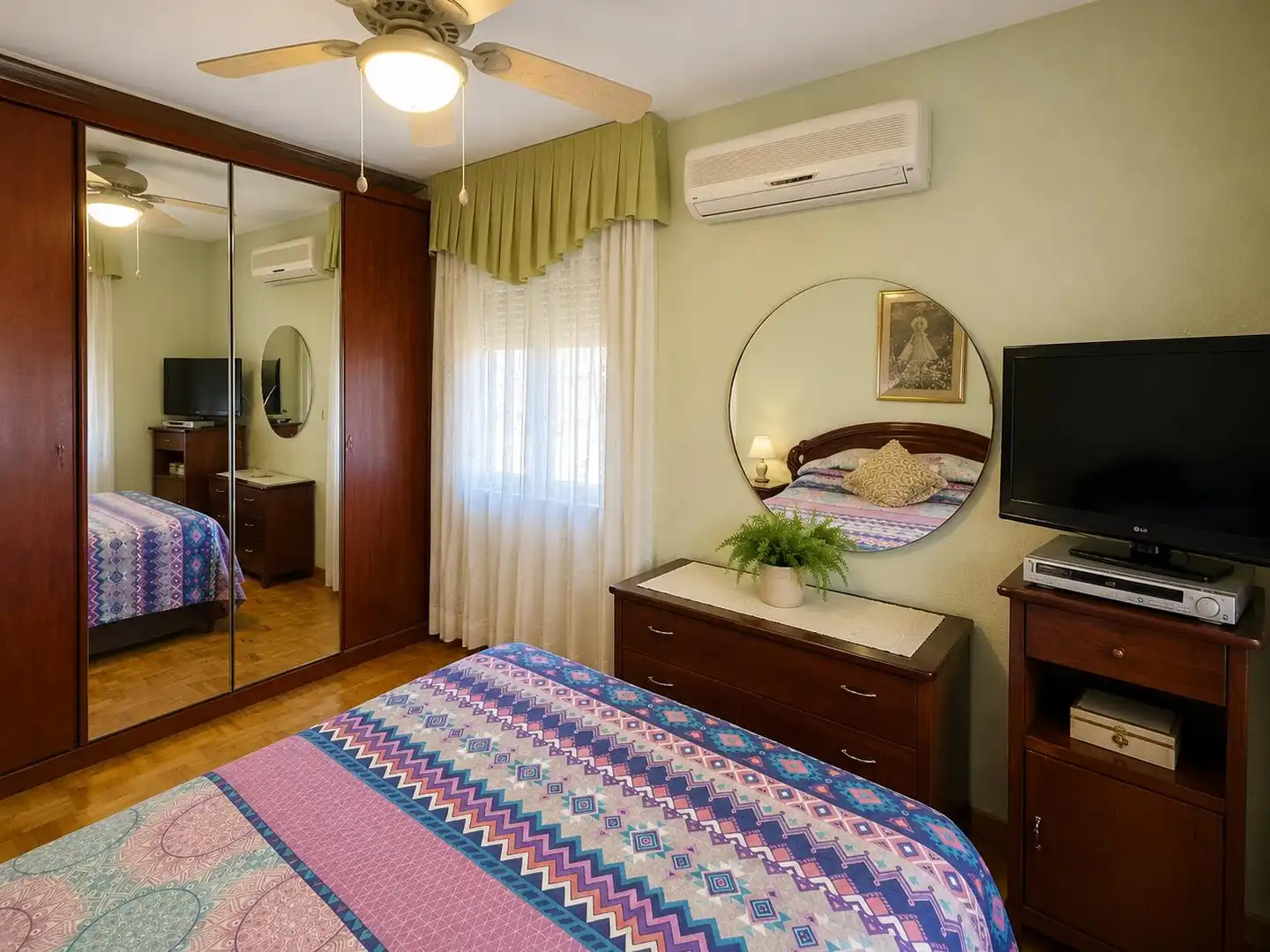 Bedroom of Flat for sale in Madrid  with Air Conditioner, Heating and Parquet flooring