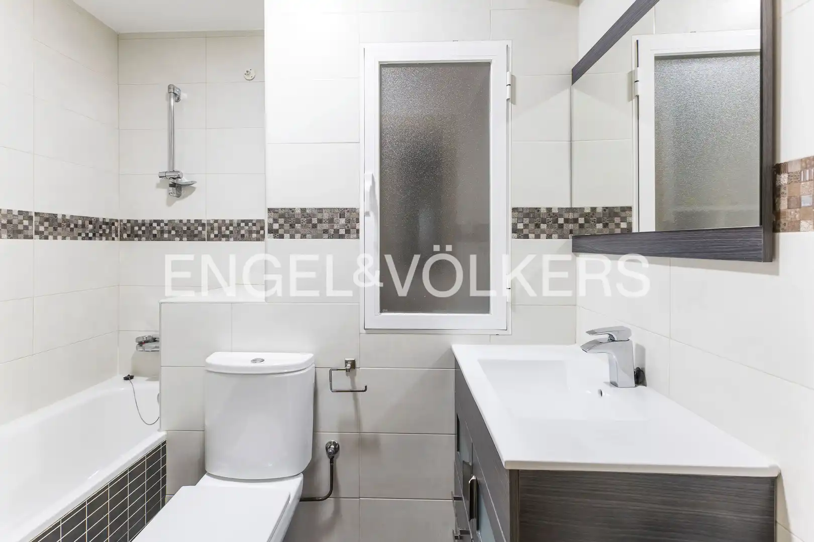 Badezimmer von Wohnung zum Verkauf in Madrid mit Klimaanlage, Heizung und Privatgarten
