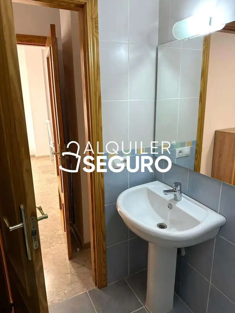 Badezimmer von Wohnung zur Miete in Cijuela mit Abstellraum und Möbliert