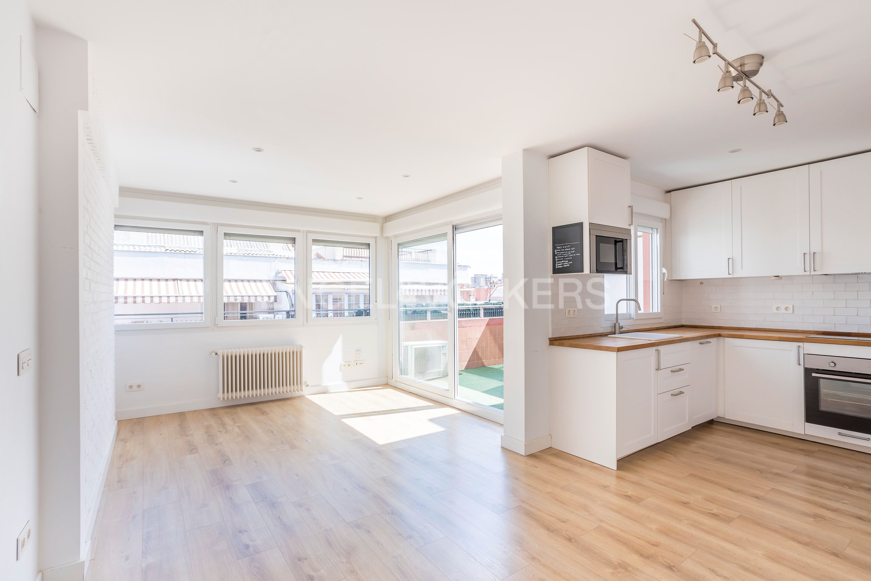 Exterior view of Attic to rent in  Madrid Capital  with Air Conditioner, Heating and Terrace