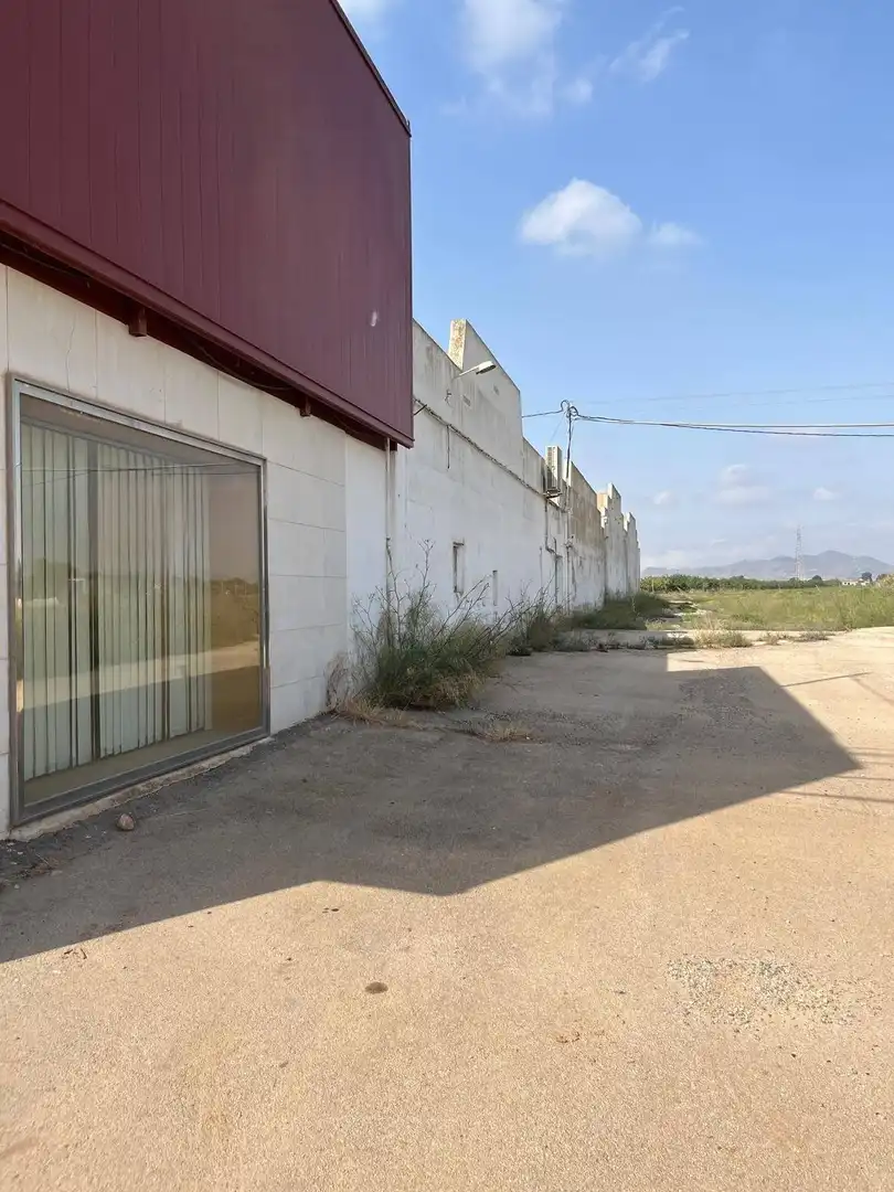 Außenansicht von Fabrikhallen zur Miete in Murcia