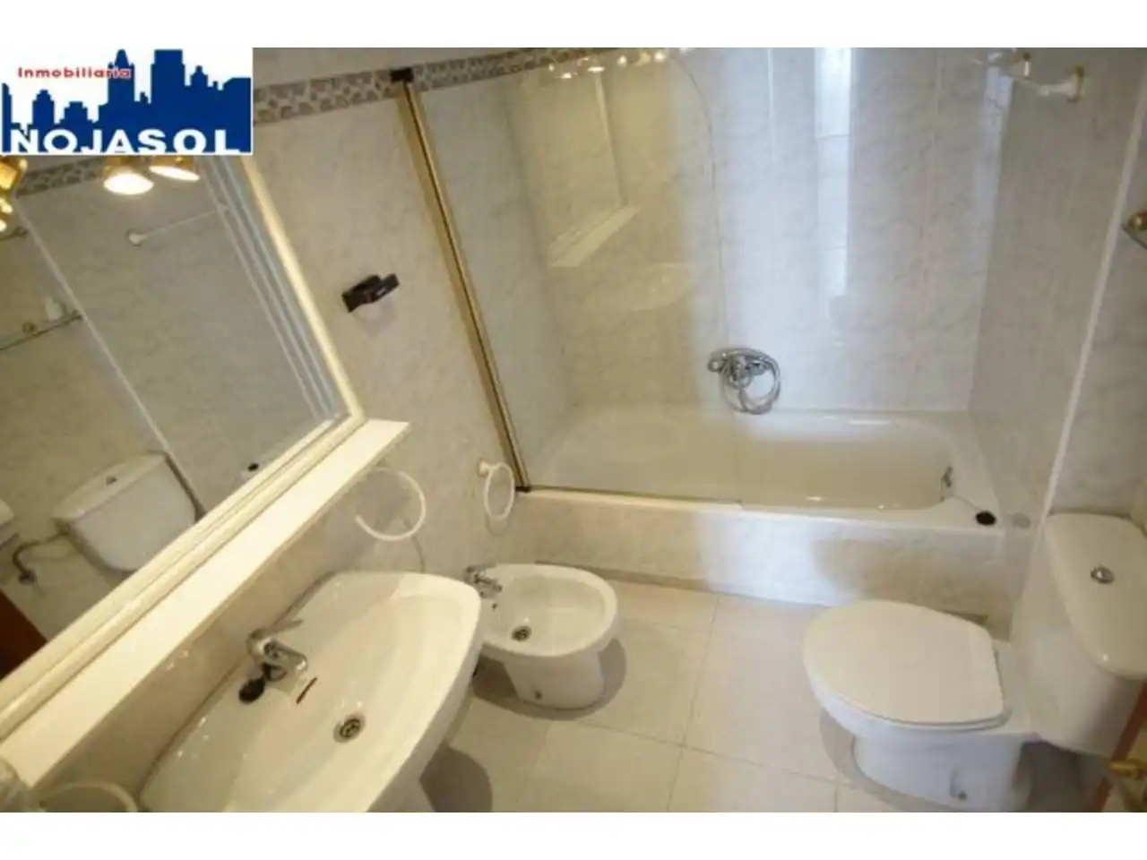 Badezimmer von Dachboden zur Miete in Noja mit Heizung, Terrasse und Möbliert