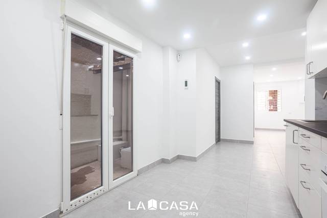 Planta baja en Venta en Carrer de Sugranyes en Sants-Badal