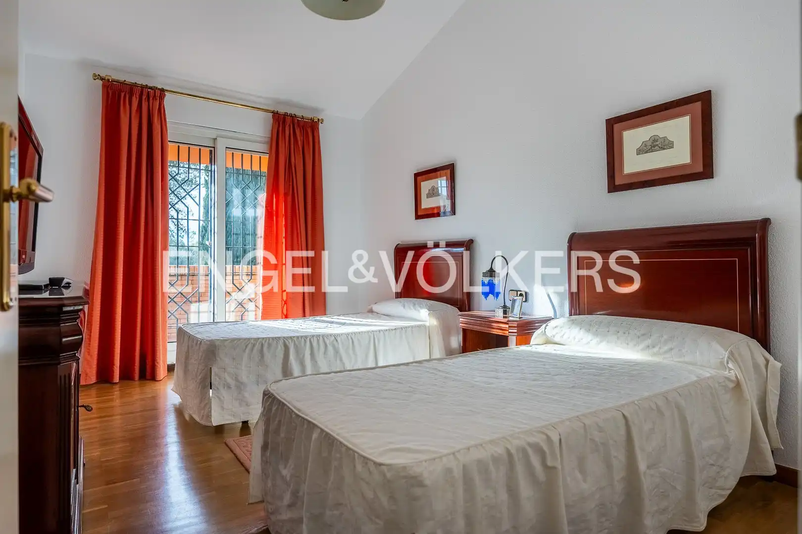 Habitación de Casa o chalet en venta en Mairena del Aljarafe con Aire acondicionado, Calefacción y Jardín privado