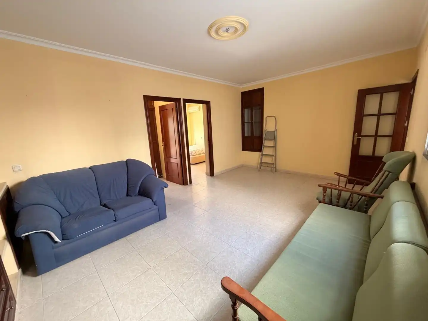 Sala d'estar de Casa o xalet en venda en Morón de la Frontera amb Terrassa i Balcó
