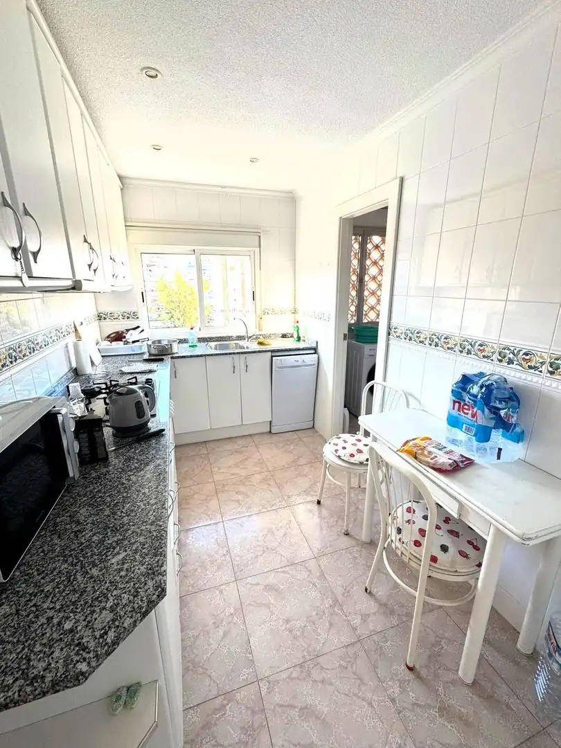 Cuina de Apartament de lloguer en Alicante / Alacant amb Jardí privat, Terrassa i Moblat