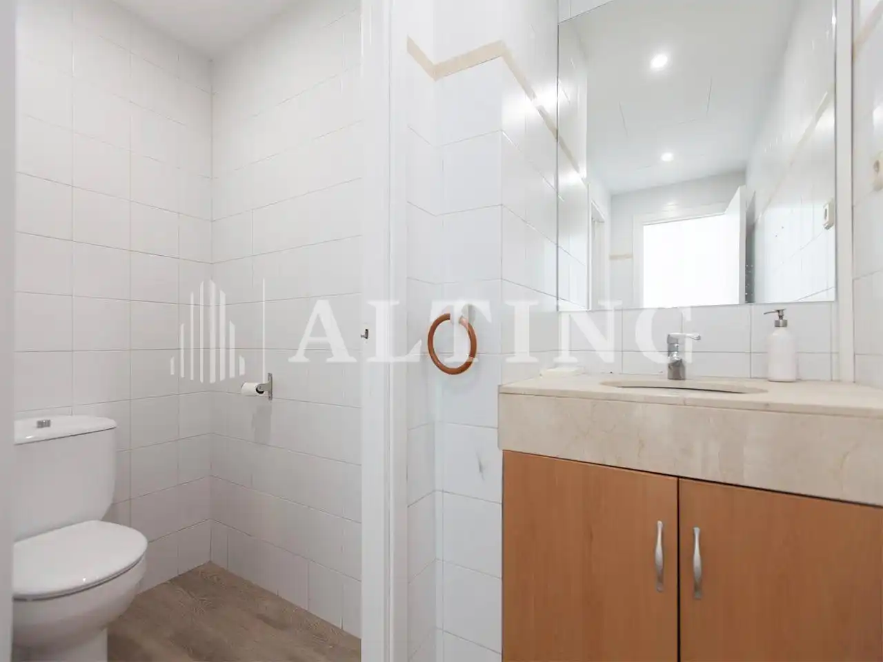 Office space with lift to rent in Catalunya, imagen 52