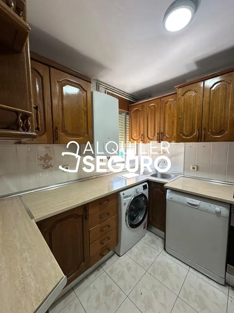 Kitchen of Flat for rent in Madrid  with Air Conditioner and Heating