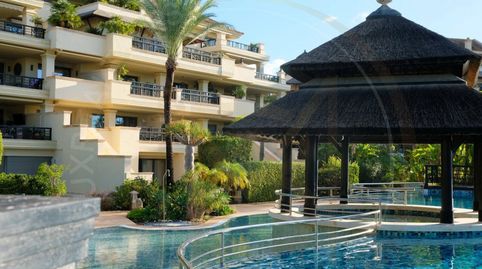 Foto 2 de Dúplex de alquiler en Puerto Banús, Marbella