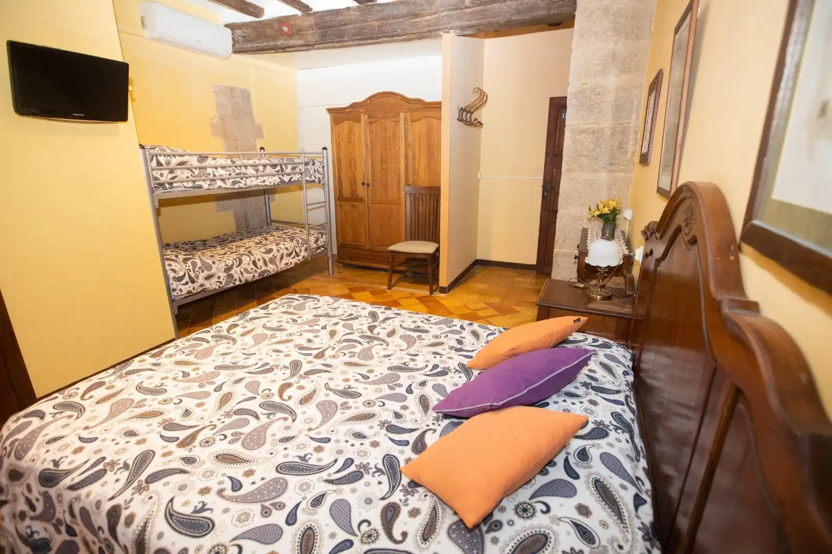 Schlafzimmer von Gebäude zum Verkauf in Siétamo