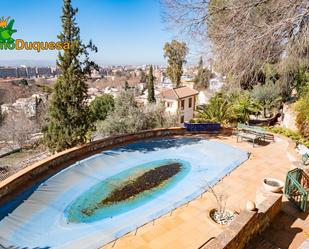Piscina de Casa o xalet en venda en  Granada Capital amb Calefacció, Jardí privat i Terrassa