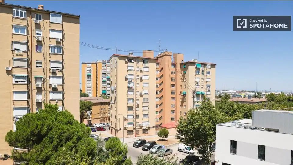 Außenansicht von Wohnung zur Miete in Madrid mit Klimaanlage, Heizung und Möbliert