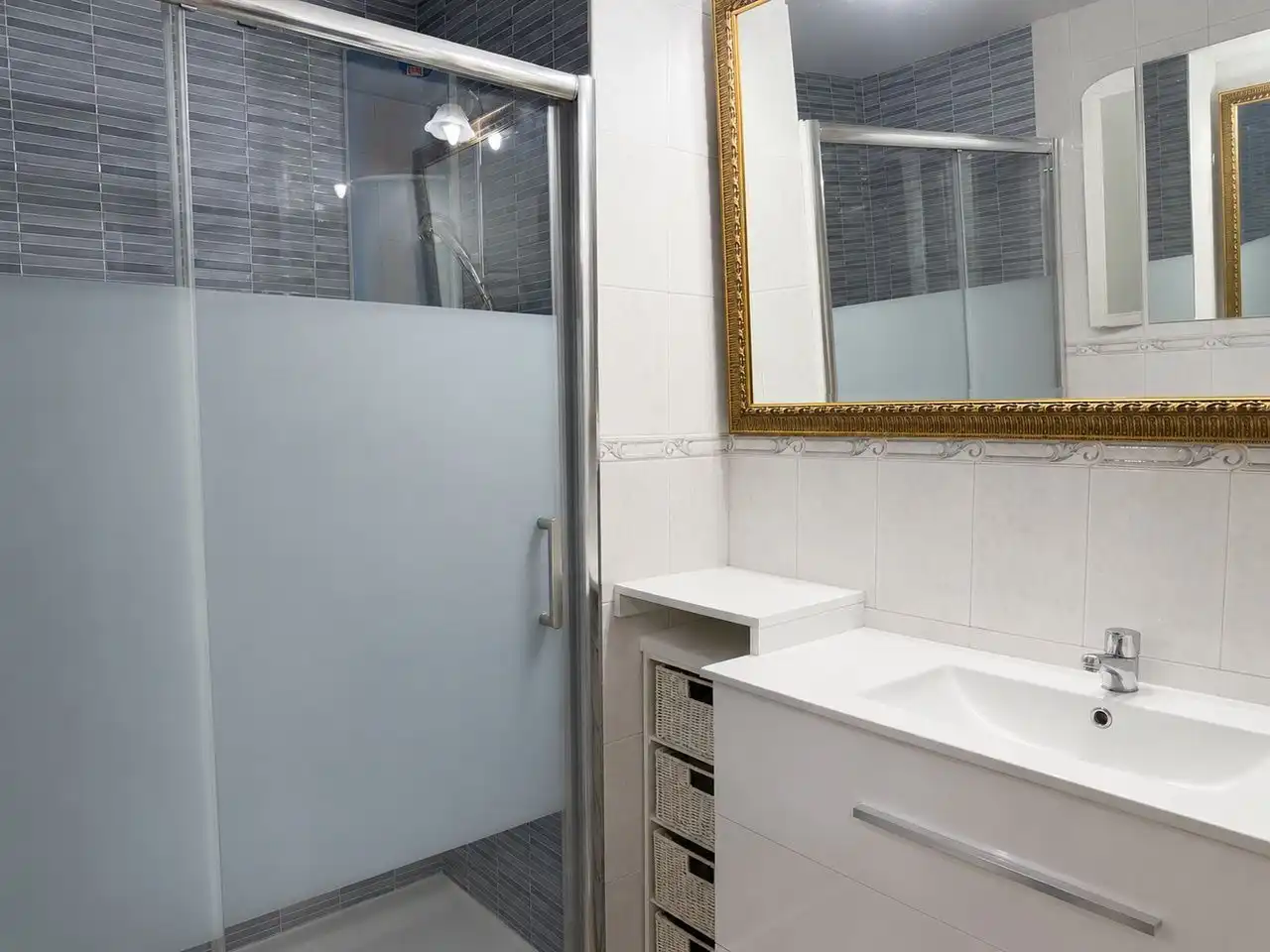 Bathroom of Apartments for sale in Roses  with Air Conditioner, Heating and Terrace