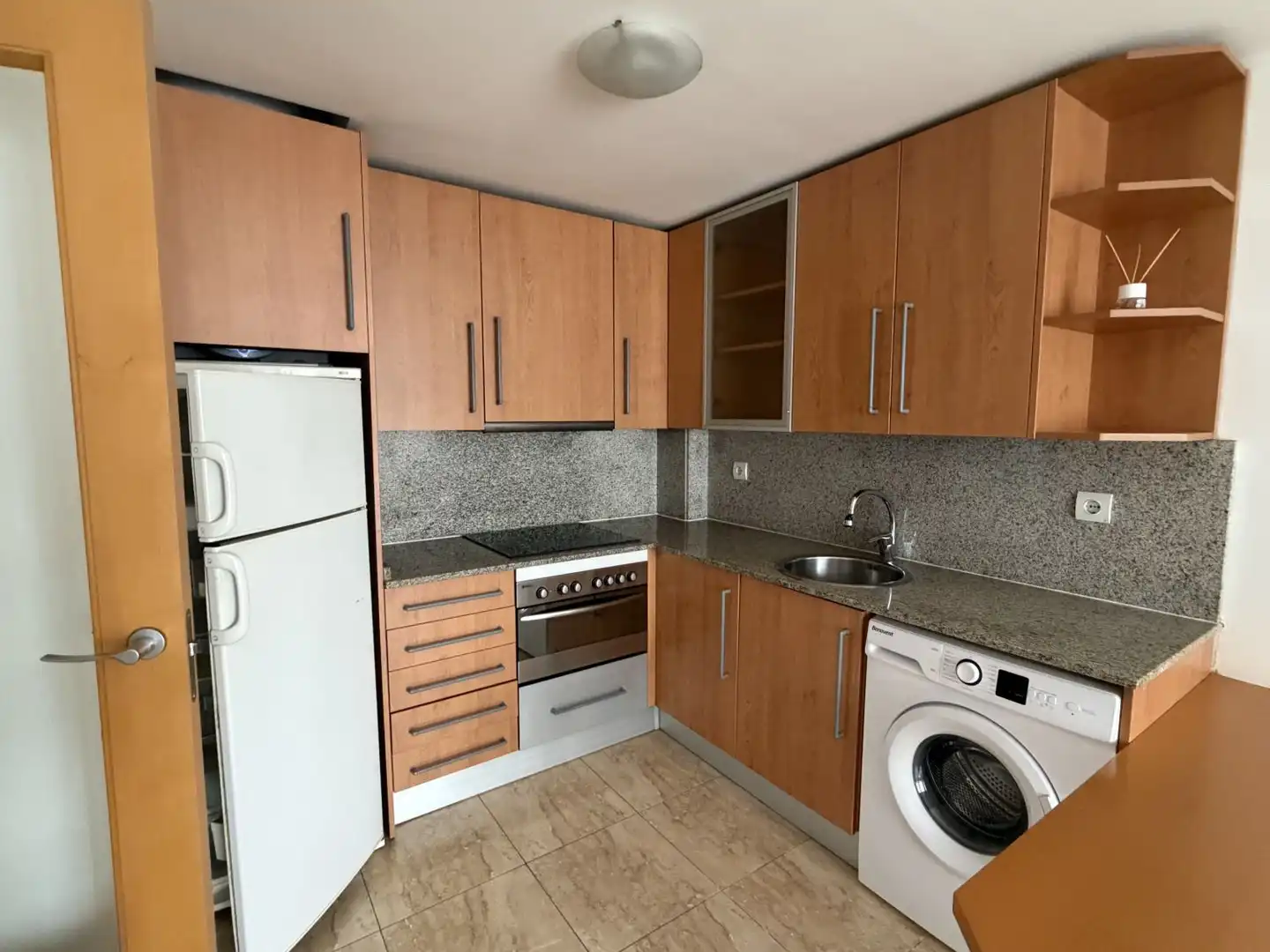 Cuina de Apartament en venda en Tarragona amb Aire condicionat i Moblat