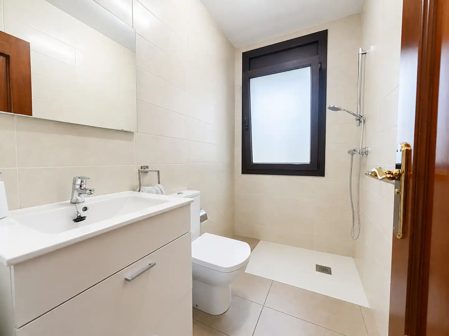 Baño de Casa adosada en venta en Manlleu con Calefacción, Jardín privado y Terraza