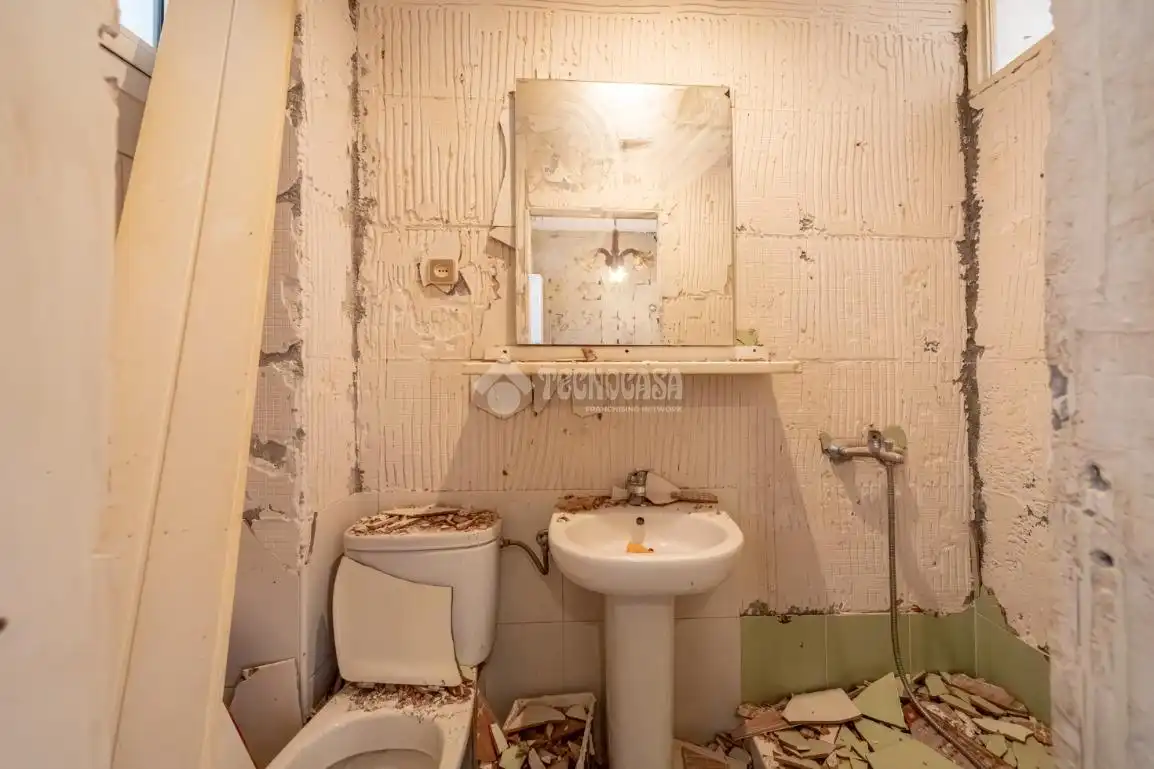 Bathroom of Flat for sale in Madrid