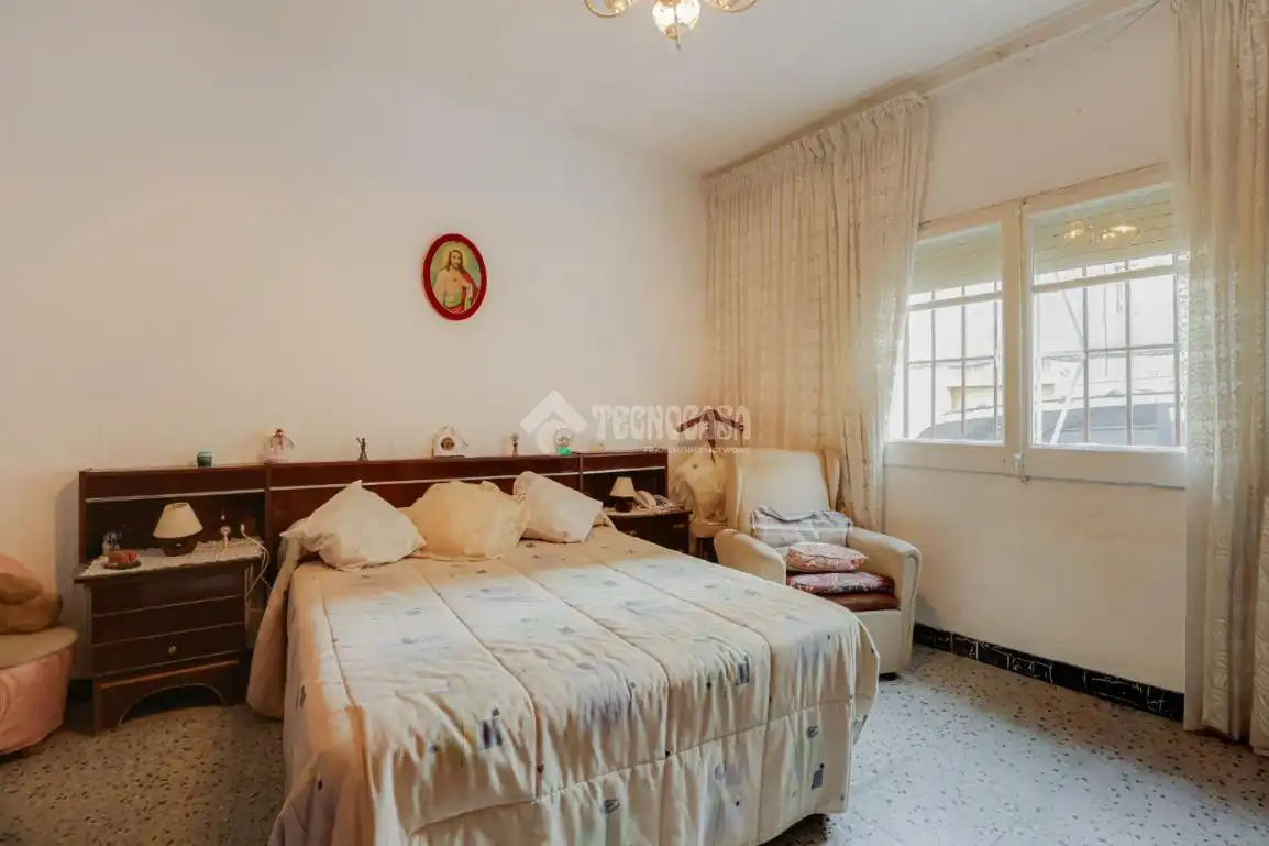 Habitación de Casa adosada en venta en Terrassa