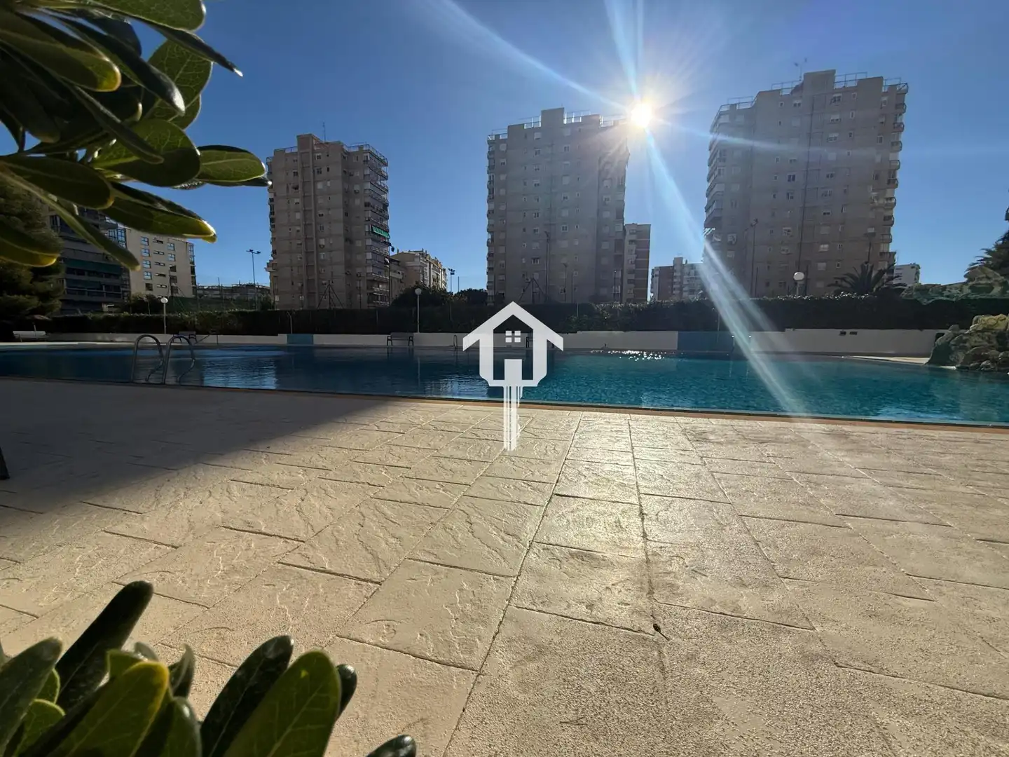 Piscina de Pis en venda en Alicante / Alacant amb Terrassa, Moblat i Piscina comunitària