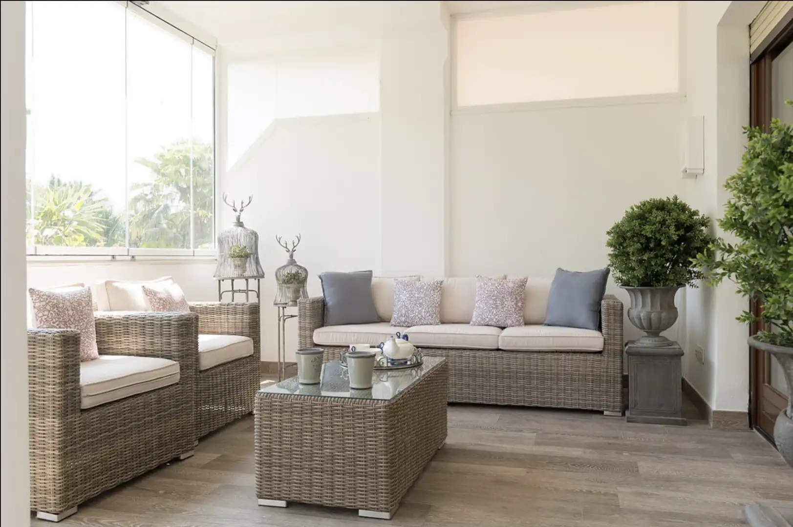 Sala d'estar de Apartament de lloguer en Marbella amb Aire condicionat, Terrassa i Moblat
