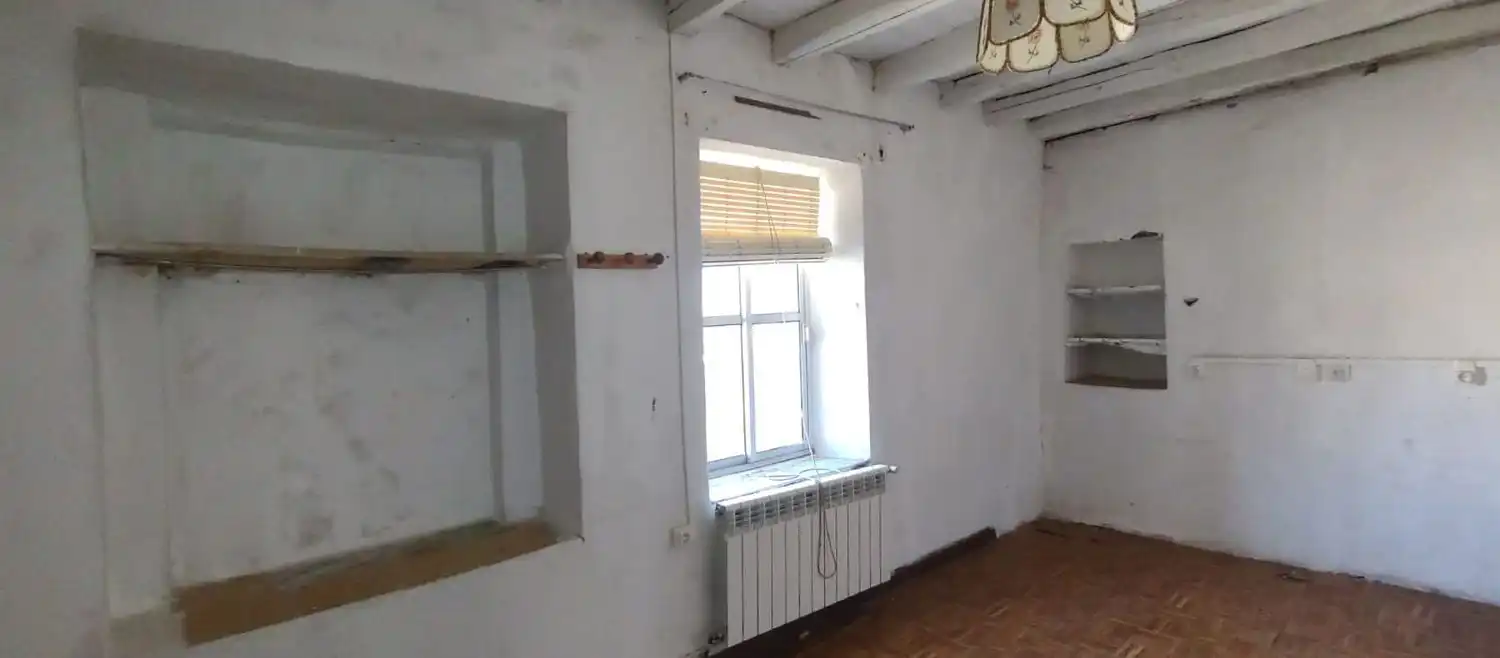 Casa adosada en venda a Escuderos, Campaspero