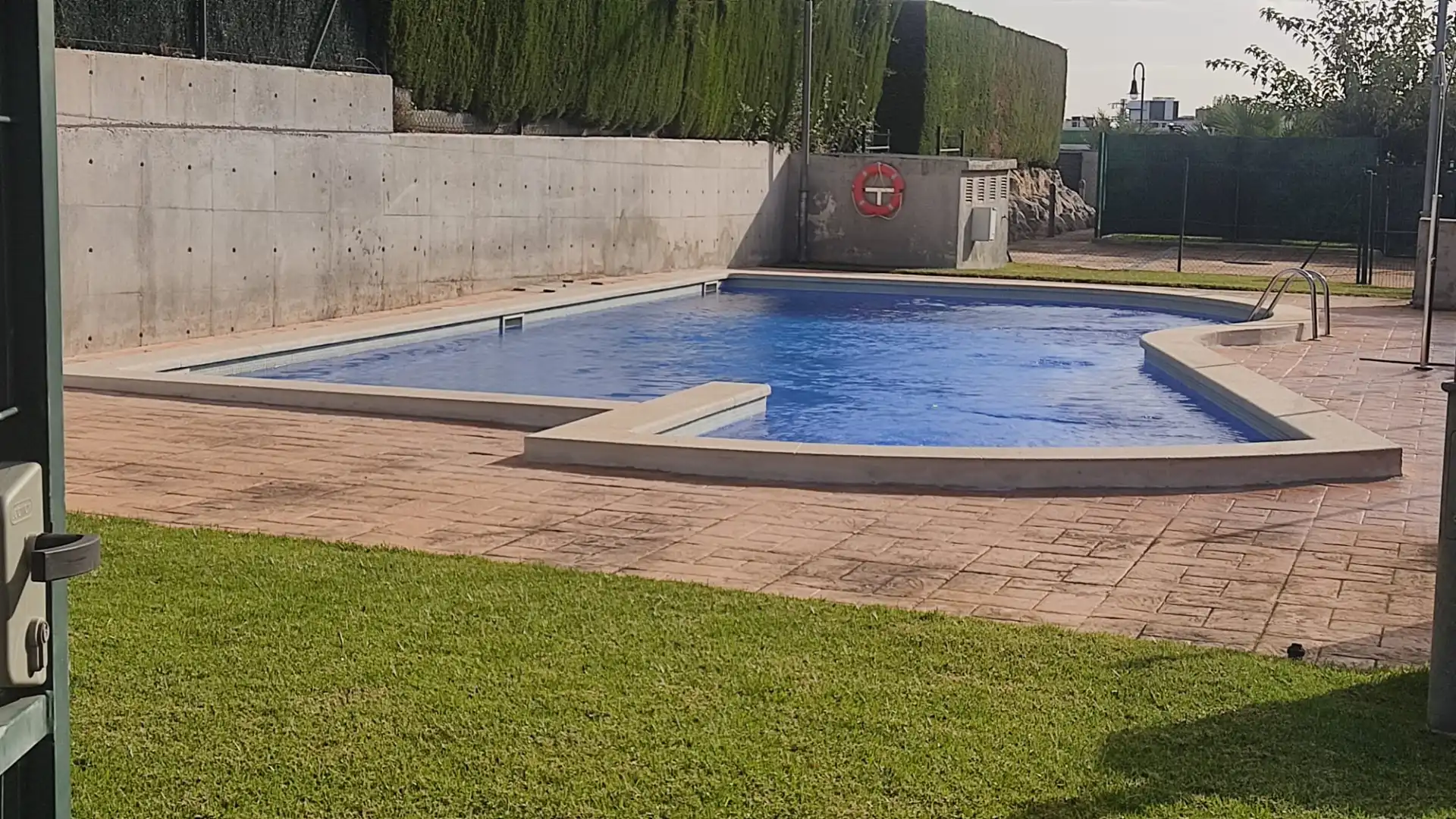 Piscina de Casa adosada en venta en Roda de Berà con Aire acondicionado, Calefacción y Jardín privado