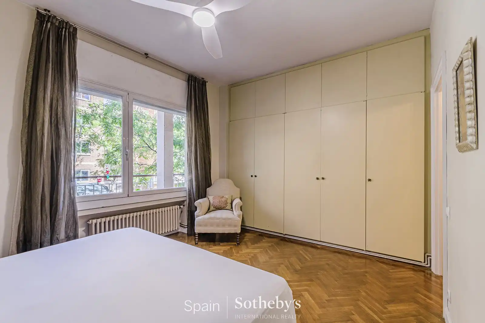 Dormitori de Apartament en venda en Barcelona amb Aire condicionat, Calefacció i Terrassa