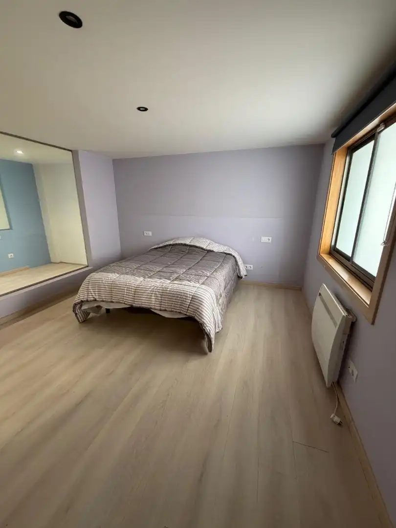 Schlafzimmer von Erdgeschoss zur Miete in A Coruña Capital  mit Parkett, Waschmaschine und Mikrowelle