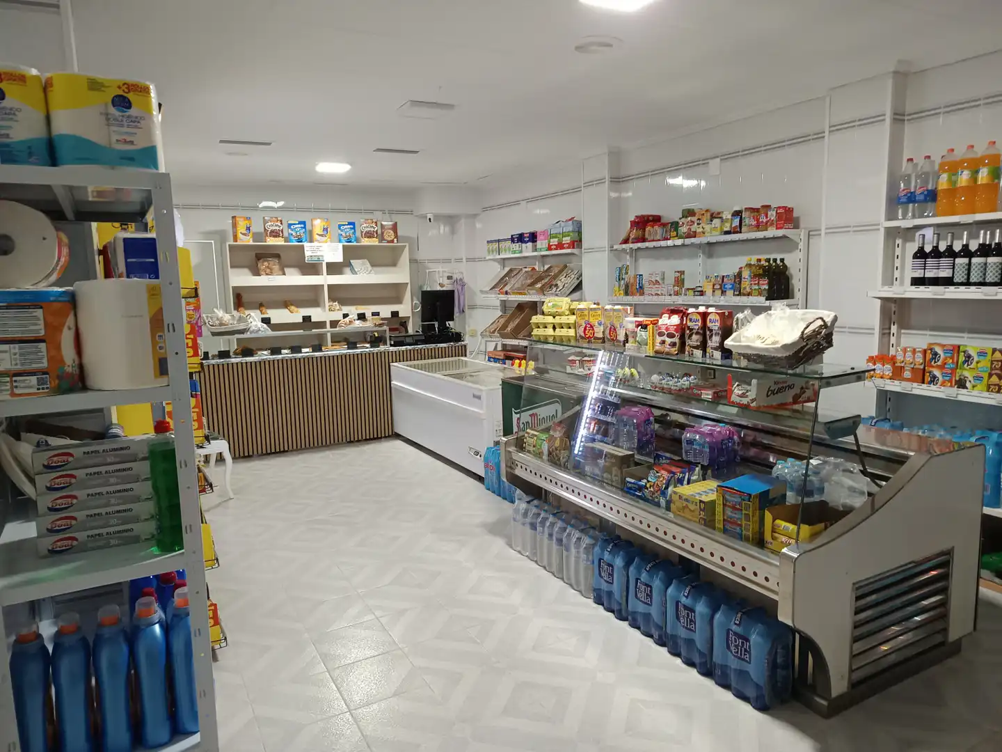 Locale commerciale in vendita a Calle Francisco Carratalá Cernuda