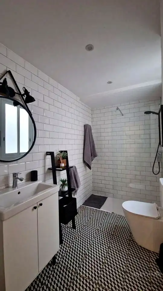 Badezimmer von Wohnung zur Miete in Moncada mit Klimaanlage und Möbliert