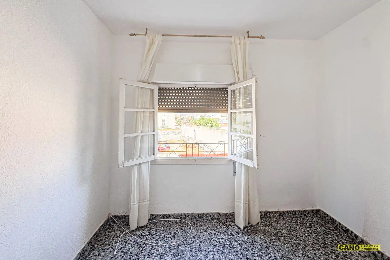 Dormitori de Pis en venda en Almería amb Terrassa