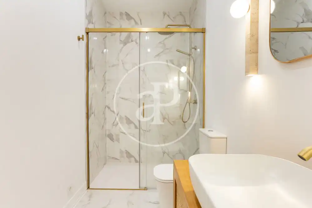 Badezimmer von Wohnung zum Verkauf in Valencia mit Klimaanlage und Heizung