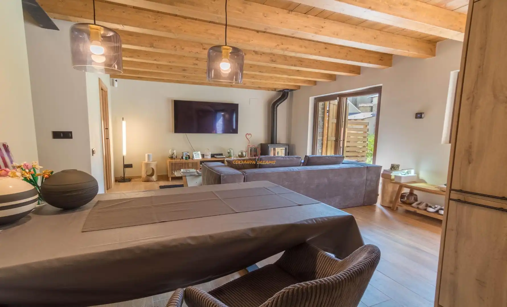 Sala d'estar de Casa adosada en venda en Fontanals de Cerdanya amb Aire condicionat, Calefacció i Jardí privat