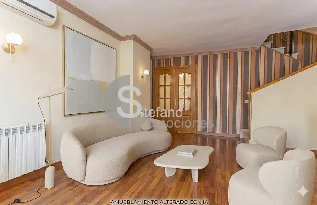 Sala d'estar de Casa adosada en venda en Málaga amb Aire condicionat, Terrassa i Traster