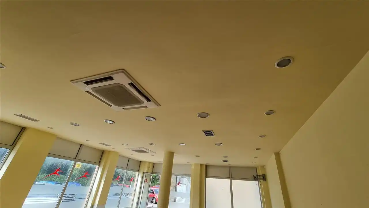 Commercial properties for sale in KRYSTAL PARC.PEÑA ROCIAS URB. BEZANA LAGO UAU-1 C/, Bezana - Prezanes