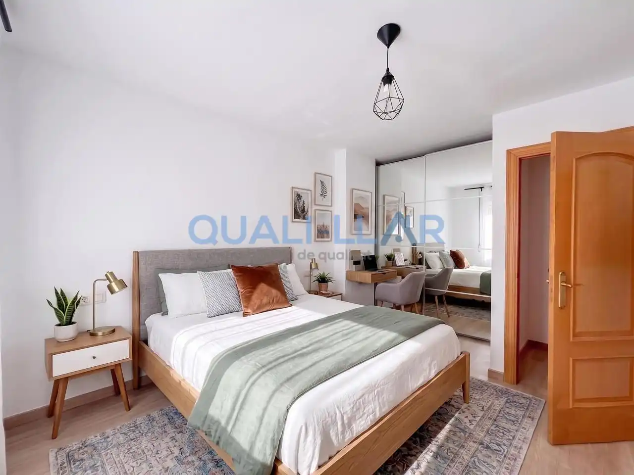 Habitación de Piso en venta en Cornellà de Llobregat con Aire acondicionado, Calefacción y Parquet