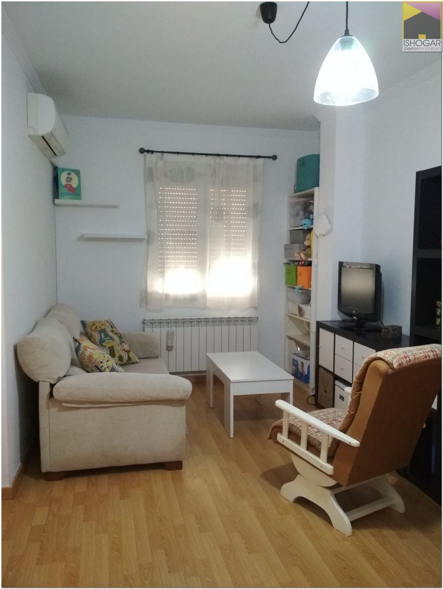 Sala de estar de Piso de alquiler en Valdepeñas con Calefacción