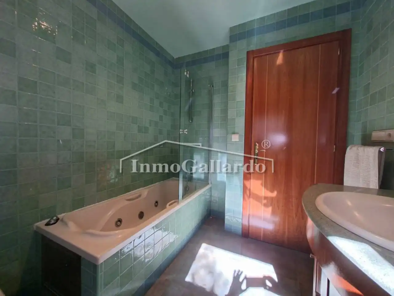Bathroom of Houses for sale in Málaga  with Air Conditioner, Private garden and Parquet flooring