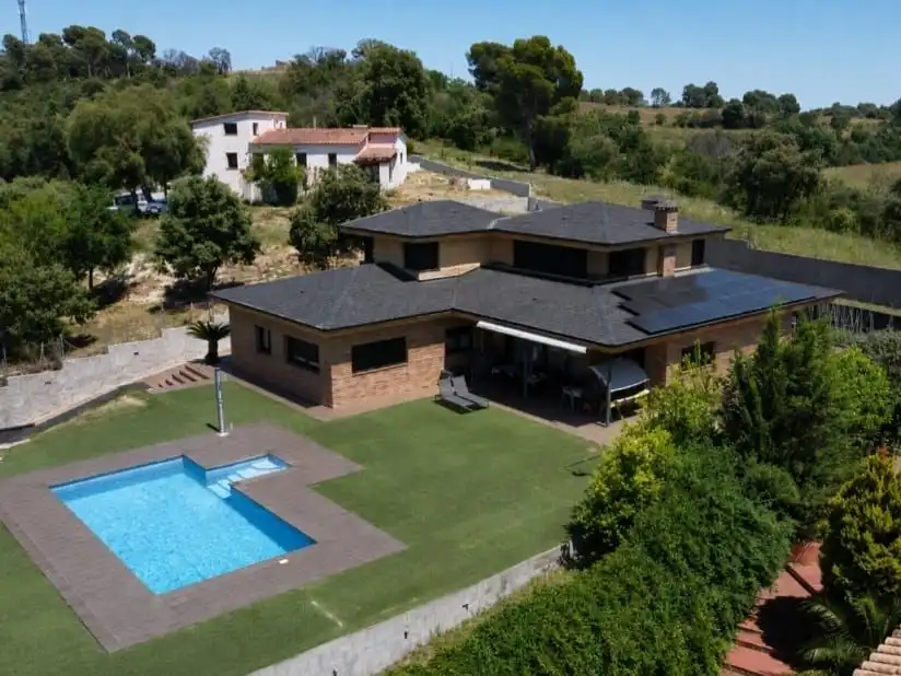 Chalet con piscina en venta en Carrer d'Ausiàs March 5