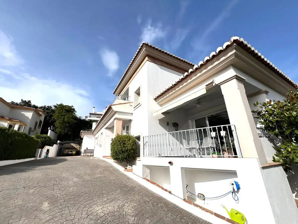 Vista exterior de Casa o xalet en venda en Mijas amb Aire condicionat, Calefacció i Jardí privat
