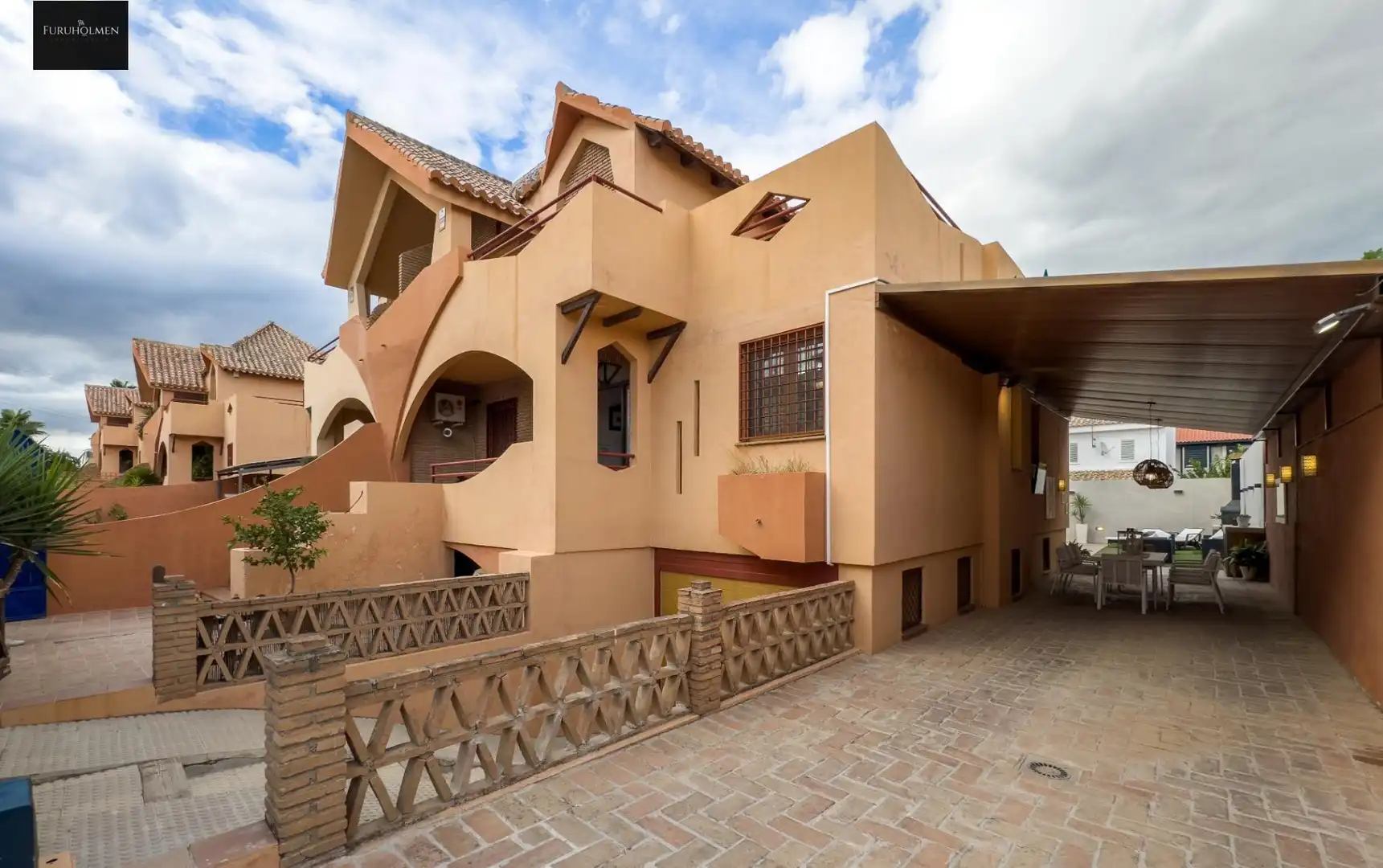 Vista exterior de Casa adosada en venda en Las Gabias amb Aire condicionat, Calefacció i Jardí privat
