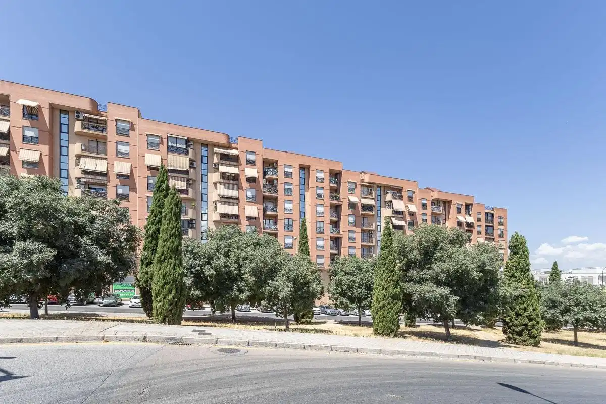 Vista exterior de Piso en venta en Granada con Aire acondicionado, Calefacción y Terraza