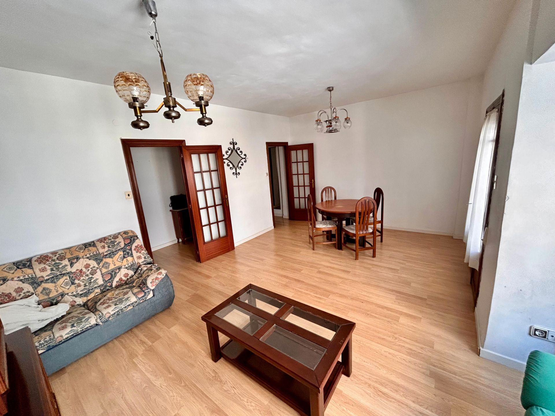 Living room of Flat for sale in Alicante / Alacant  with Parquet flooring, Furnished and Oven