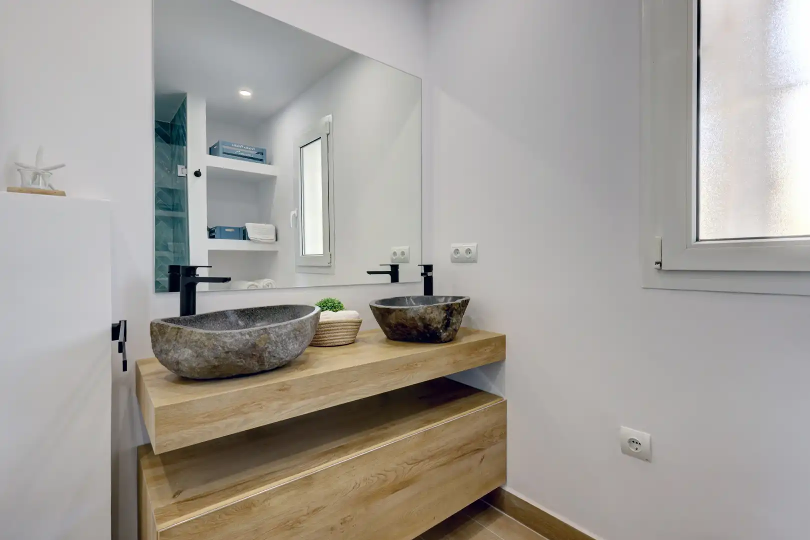 Bany de Apartament en venda en Estepona amb Aire condicionat, Jardí privat i Terrassa