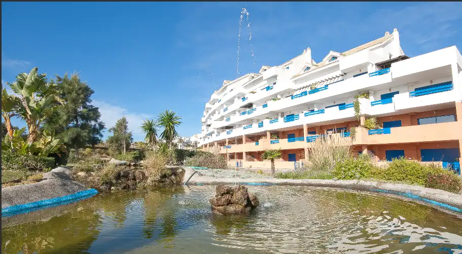 Vista exterior de Apartament en venda en Manilva amb Aire condicionat, Calefacció i Terrassa