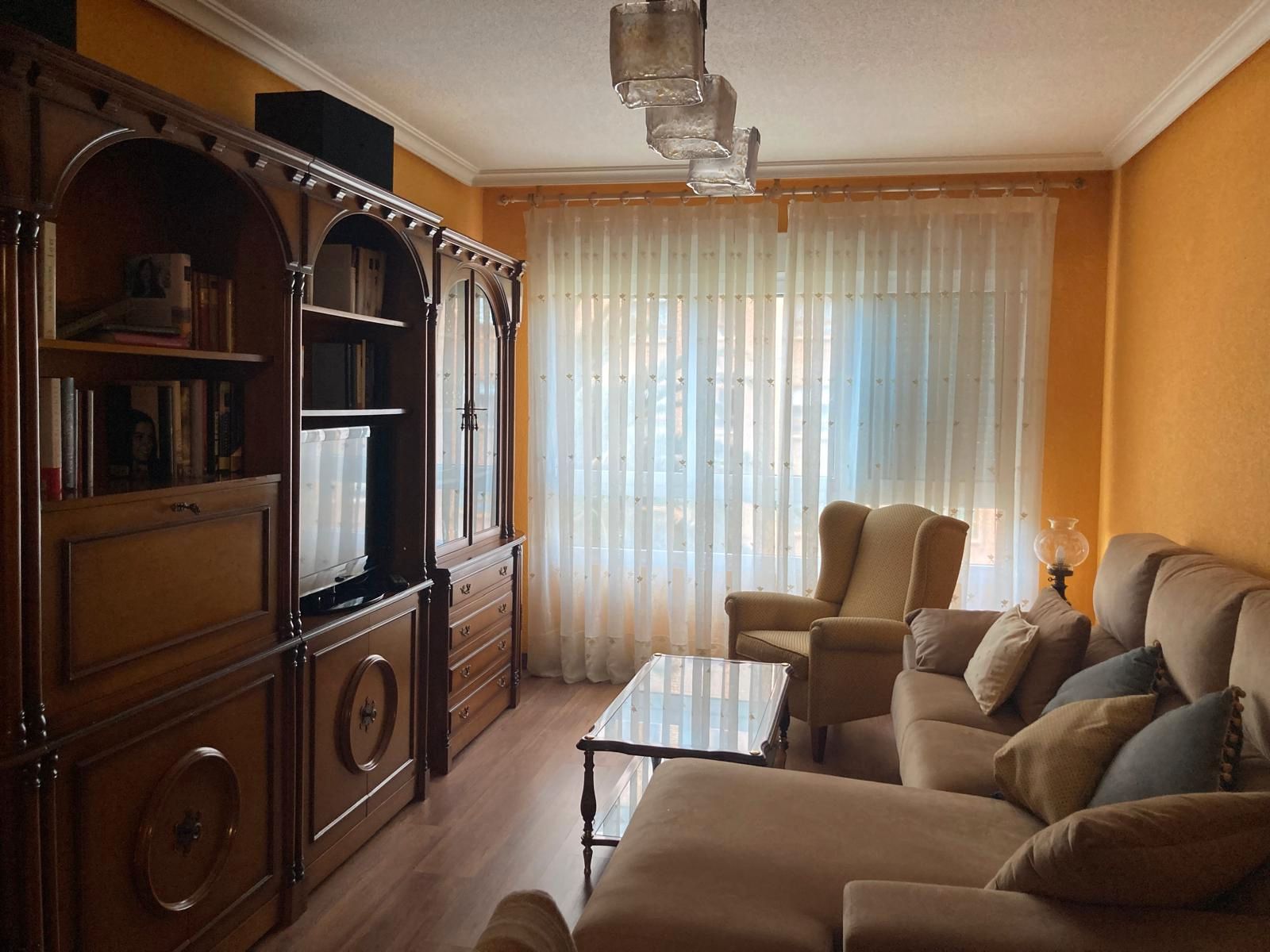 Living room of Flat to rent in Avilés  with Heating, Parquet flooring and Furnished