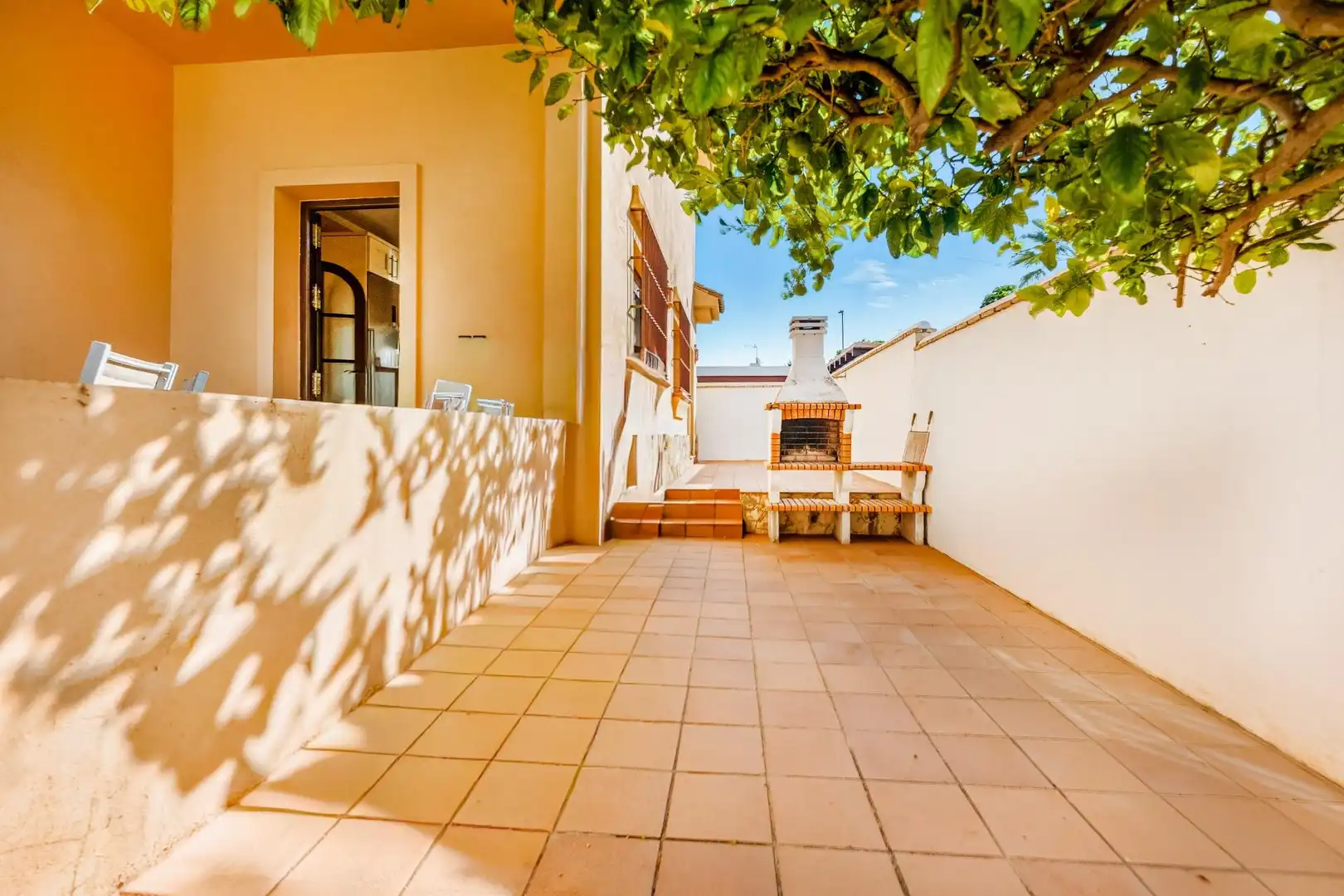 Terrassa de Casa o xalet en venda en Chiclana de la Frontera amb Aire condicionat, Jardí privat i Terrassa