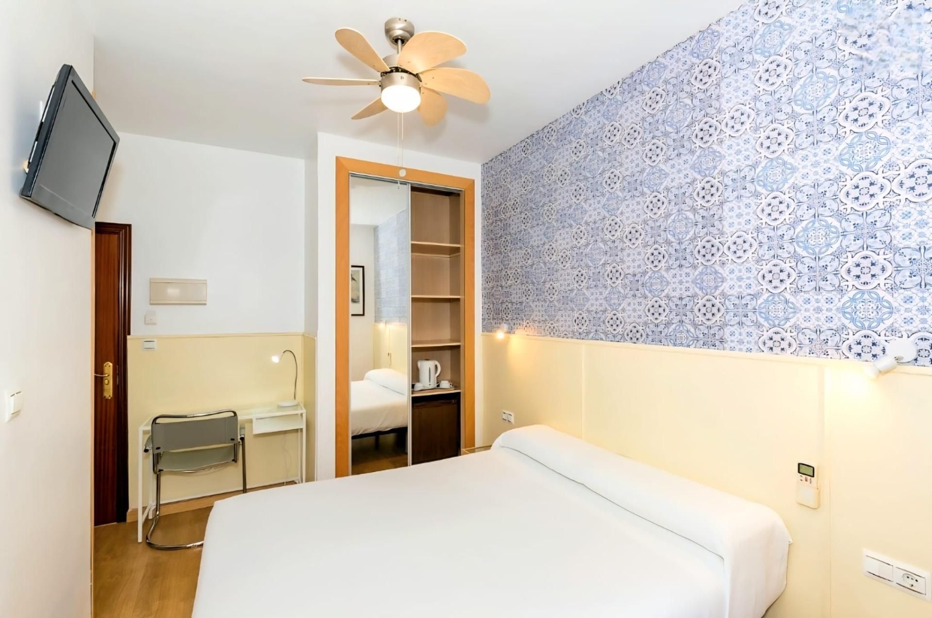 Bedroom of Building for sale in Torremolinos