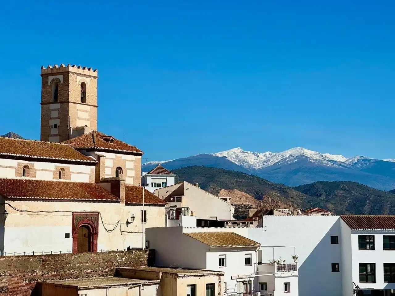 Vista exterior de Casa adosada en venda en Salobreña amb Terrassa
